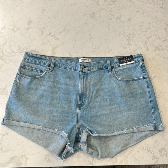 Abercrombie & Fitch NWT women's The 4" Mom Short Curve Love Size 36/22 High Rise - Picture 2 of 14